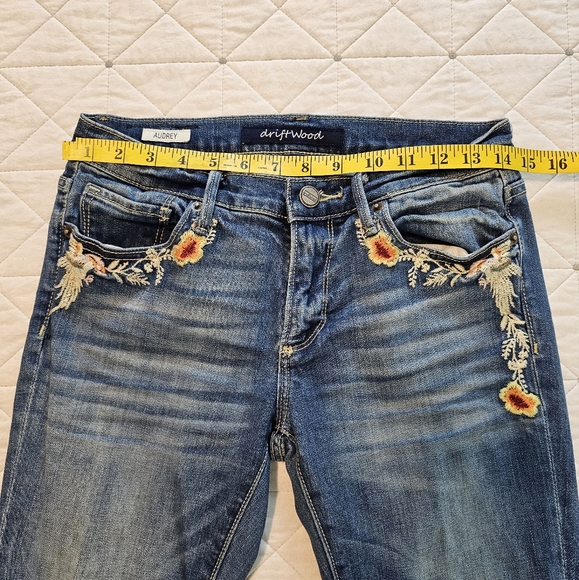 DriftWood Audrey Bird Embroidered Straight Leg Jeans! Size 27. - Picture 8 of 12